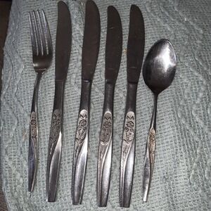Oneidacraft LASTING ROSE Knife 4 Spoon 1 Fork 1 Lot Oneida Deluxe Stainless VTG